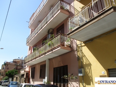Trilocale a Palermo, 1 bagno, 113 m², 3° piano, terrazzo, ottimo stato