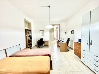 Trilocale a Palermo, 1 bagno, arredato, 90 m², 1° piano in vendita