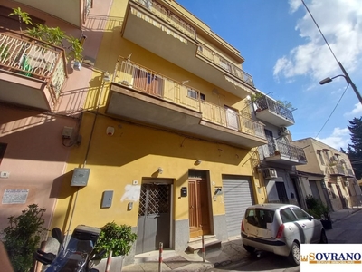 Trilocale in Vicolo Sciacca, Palermo, 1 bagno, 120 m², 1° piano