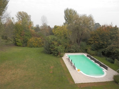 Villa a Carpi, 10 locali, 2 bagni, giardino privato, 410 m² in vendita