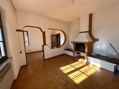 Villa a Carrara, 5 locali, 1 bagno, posto auto, 85 m², camino, taverna