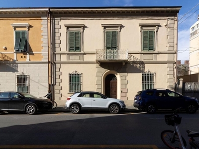 Villa a Pisa, 14 locali, 2 bagni, giardino privato, posto auto, 330 m²