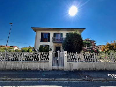 Villa a Pistoia, 13 locali, 3 bagni, giardino privato, 312 m²