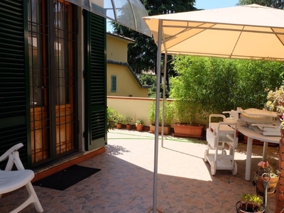 Villa a Pistoia, 9 locali, 2 bagni, giardino privato, 220 m², camino