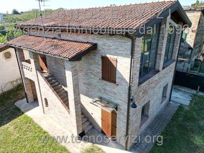 Villa a Savignano sul Panaro, 7 locali, 4 bagni, giardino privato