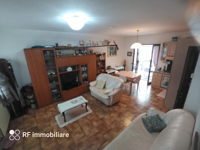 Villa a schiera a Carrara, 4 locali, 3 bagni, 115 m², multilivello