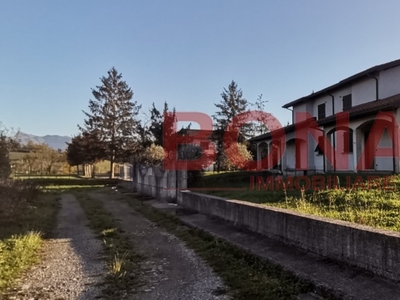 Villa a schiera a Licciana Nardi, 6 locali, 3 bagni, 200 m², taverna