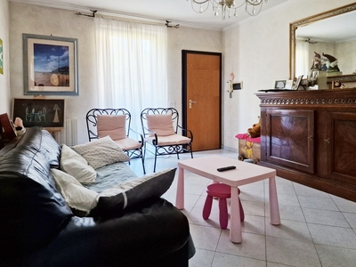 Villa a schiera a Massa, 6 locali, 2 bagni, giardino privato, 100 m²