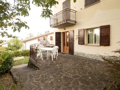 Villa a schiera a Montefiorino, 5 locali, arredato, 78 m², terrazzo