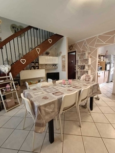 Villa a schiera a Mulazzo, 8 locali, 2 bagni, giardino privato, 135 m²