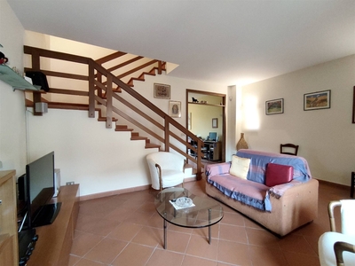 Villa a schiera a Pistoia, 6 locali, 3 bagni, 125 m², ottimo stato