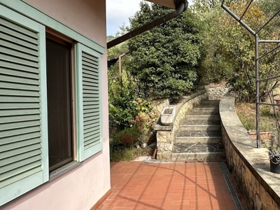 Villa a schiera a Serravalle Pistoiese, 6 locali, 2 bagni, arredato