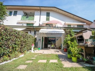 Villa a schiera in Corso Vittorio Veneto, Rivarolo Canavese, 5 locali