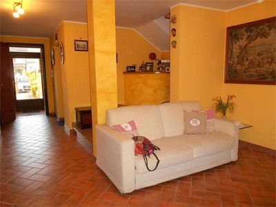 Villa a schiera in Via Nenni, San Prospero, 7 locali, 2 bagni, garage