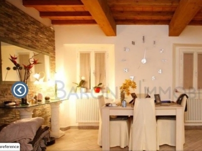 Casa semindipendente in VIA TONIOLO, Carrara, 5 locali, 2 bagni