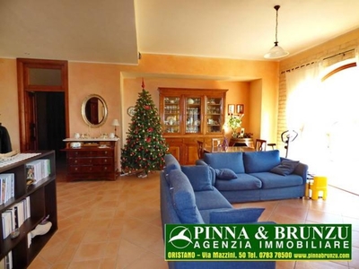 Villa in LOCALITA' CIRRAS, Santa Giusta, 8 locali, 3 bagni, 329 m²