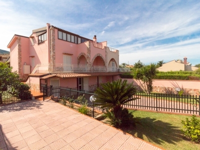 Villa in Via Capo Plaja, Cefalù, 2 bagni, posto auto, 239 m², terrazzo