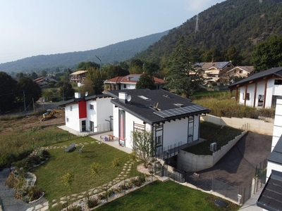 Villa in Via Cappella, Piossasco, 5 locali, 2 bagni, giardino privato