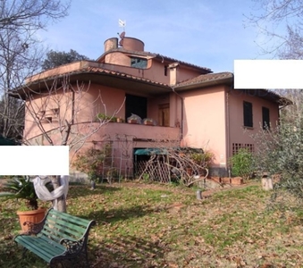 Villa in Via del Maestrale 10, Pistoia, 12 locali, 2 bagni, garage
