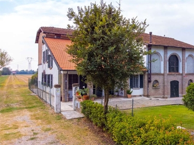 Villa in Via Faiani, Novi di Modena, 6 locali, 3 bagni, garage, 300 m²