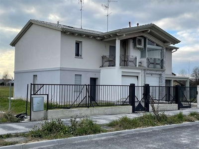 Villa in Via Mascagni, Concordia sulla Secchia, 6 locali, 2 bagni