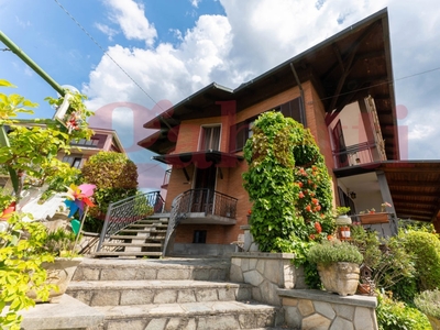 Villa in Via Monte Bianco 11, San Mauro Torinese, giardino privato