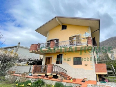 villa indipendente in vendita a Monteforte Irpino
