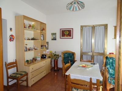 Villa quadrifamiliare a Cascina, 4 locali, 1 bagno, posto auto, 120 m²