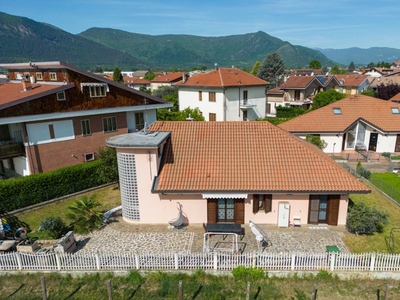 Villa singola a Bruino, 5 locali, 2 bagni, giardino privato, 450 m²
