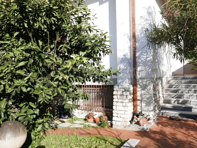 Villa singola a Carrara, 10 locali, 3 bagni, giardino privato, garage