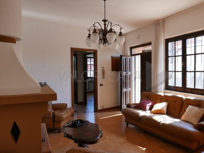 Villa singola a Carrara, 5 locali, 1 bagno, 110 m², ultimo piano