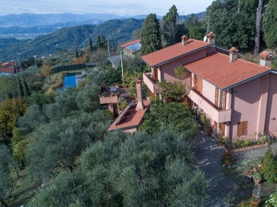 Villa singola a Fosdinovo, 11 locali, 4 bagni, giardino privato