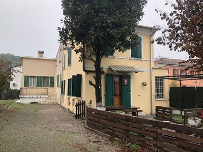 Villa singola in Strada gambarara, Mantova, 10 locali, posto auto