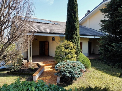 Villa singola in Via manzoni, Sangano, 9 locali, 3 bagni, con box