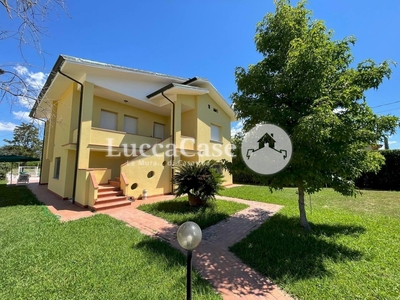 Villetta bifamiliare in vendita a Santa Margherita, Capannori (LU) | Lucca case