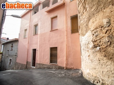 Casa a Oliena di 164 mq