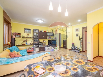 Appartamento in Puschi, Trieste, 5 locali, 2 bagni, giardino in comune