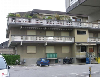 Appartamento in Vendita in Viale Domenico Zaccagna a Carrara