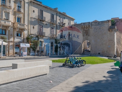 Bilocale in Via Ruggero Settimo, Siracusa, 1 bagno, arredato, 74 m²