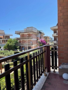 Bilocale in Via Rumenia, Pomezia, 1 bagno, 70 m², 1° piano, 2 balconi