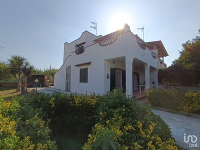 Casa indipendente 4 locali di 106 m² in Castel Volturno