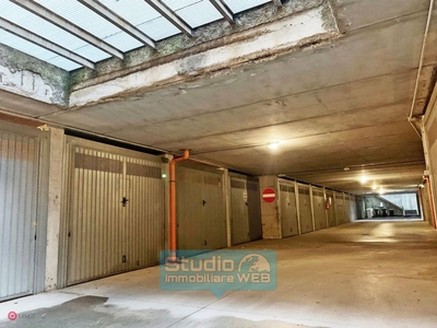 Garage/Posto auto in Vendita in Via Mazzini 35 a Erba