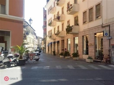 Negozio/Locale commerciale in Vendita in Via Federico Fratini 42 a Terni