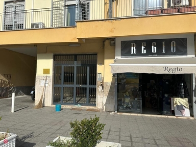 Negozio/Locale commerciale in Vendita in Via Miliscola 386 a Pozzuoli