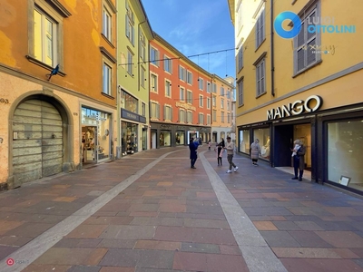 Negozio/Locale commerciale in Vendita in Via XX Settembre a Bergamo