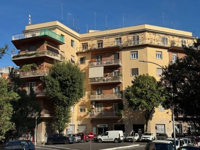 Quadrilocale in Largo Della Caffarelletta, Roma, 2 bagni, 139 m²