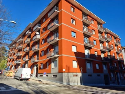 Quadrilocale in Via San Giovanni 8, Pinerolo, 1 bagno, garage, 97 m²