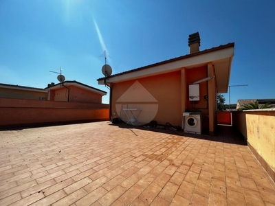 Villa a schiera in Via Delle Gaggie, Pomezia, 2 locali, 1 bagno, 70 m²