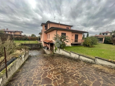 Villa in vendita a Lurano