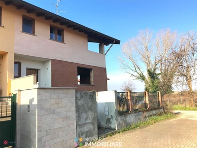 Villa in Vendita in Strada della Carlina 19 a Novara